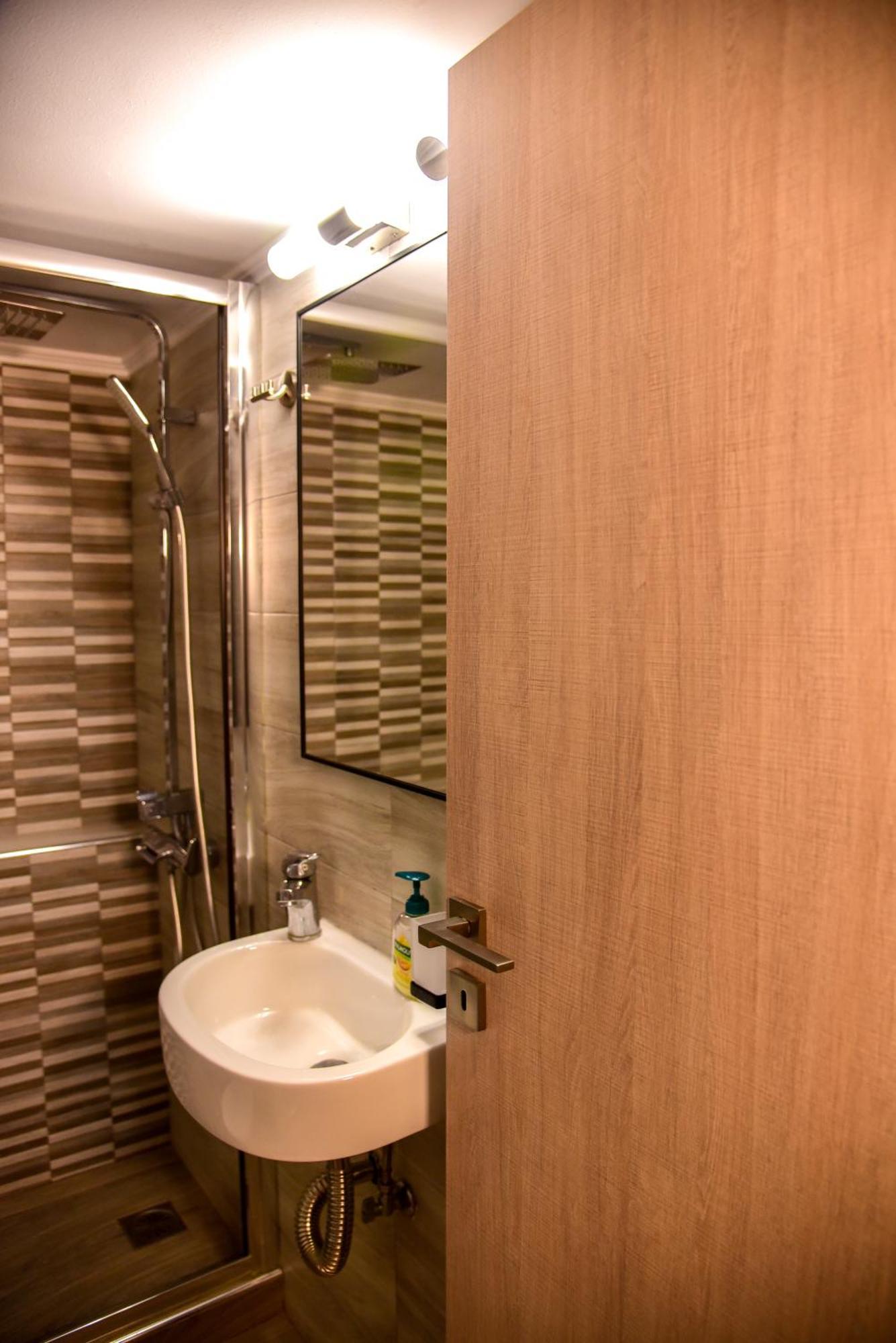 Lovely Apartment Atene Esterno foto